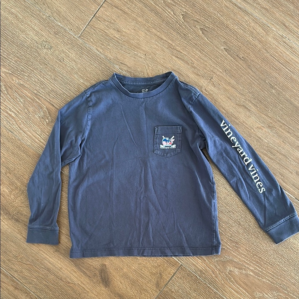 Vineyard Vines Kids Navy Long Sleeve Tee with whale hockey logo. Size 7.